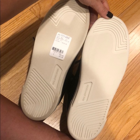 bottom of balenciaga shoes